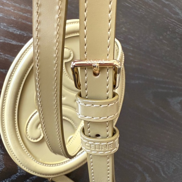 CELINE Triomphe Oval Crossbody bag - Picture 2 of 6
